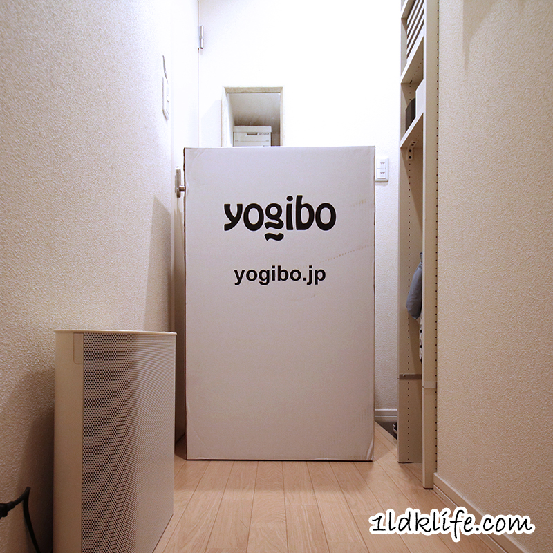 Yogibo配達の箱。